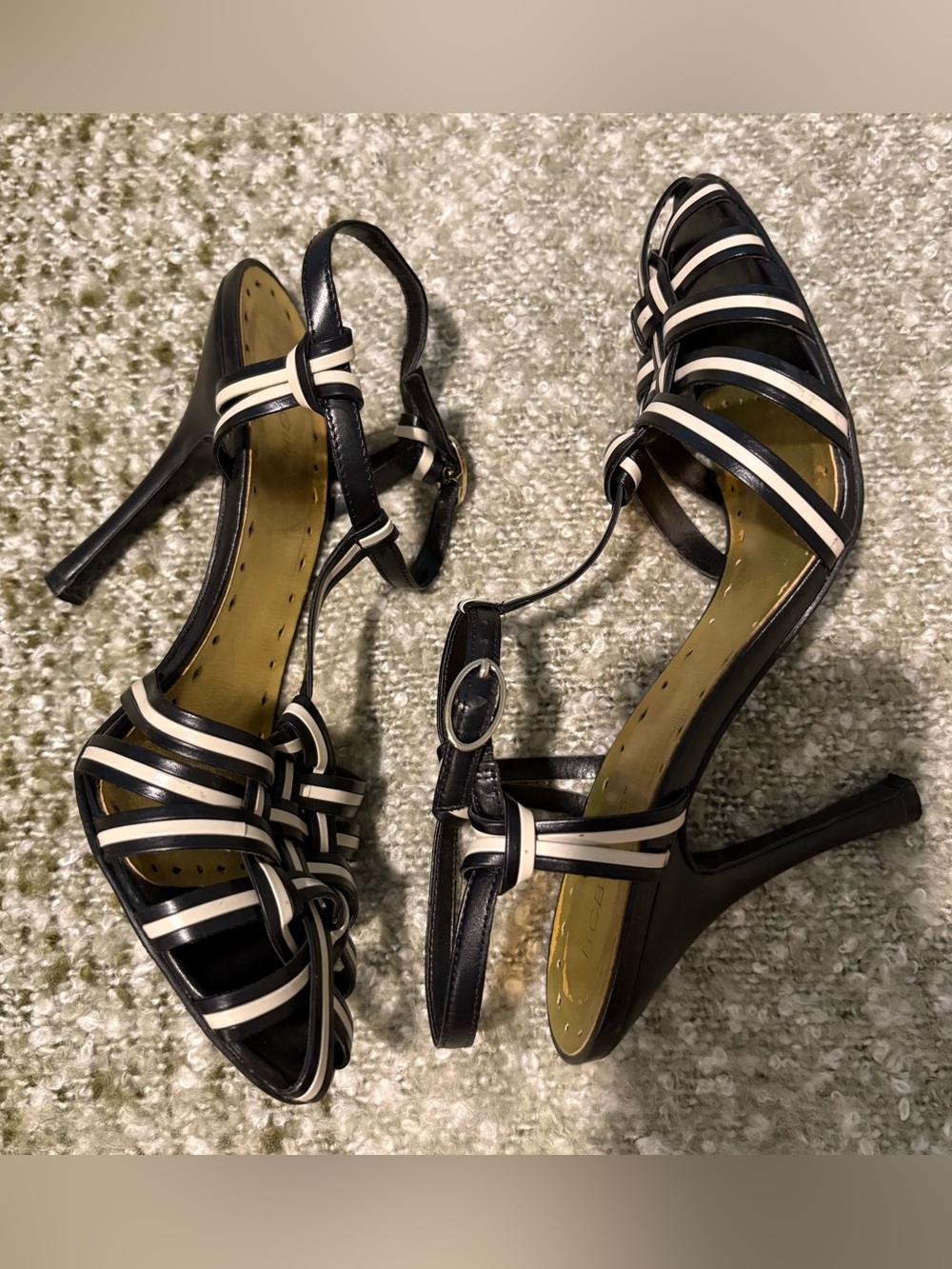 Vintage BCBGirls black and cream woven leather T-strap heel. Size 8.5